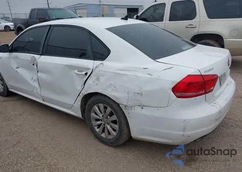 2013 Volkswagen Passat 2.5L Wolfsburg Edition z USA, uszkodzony, nr VIN 1VWAP7A36DC140055